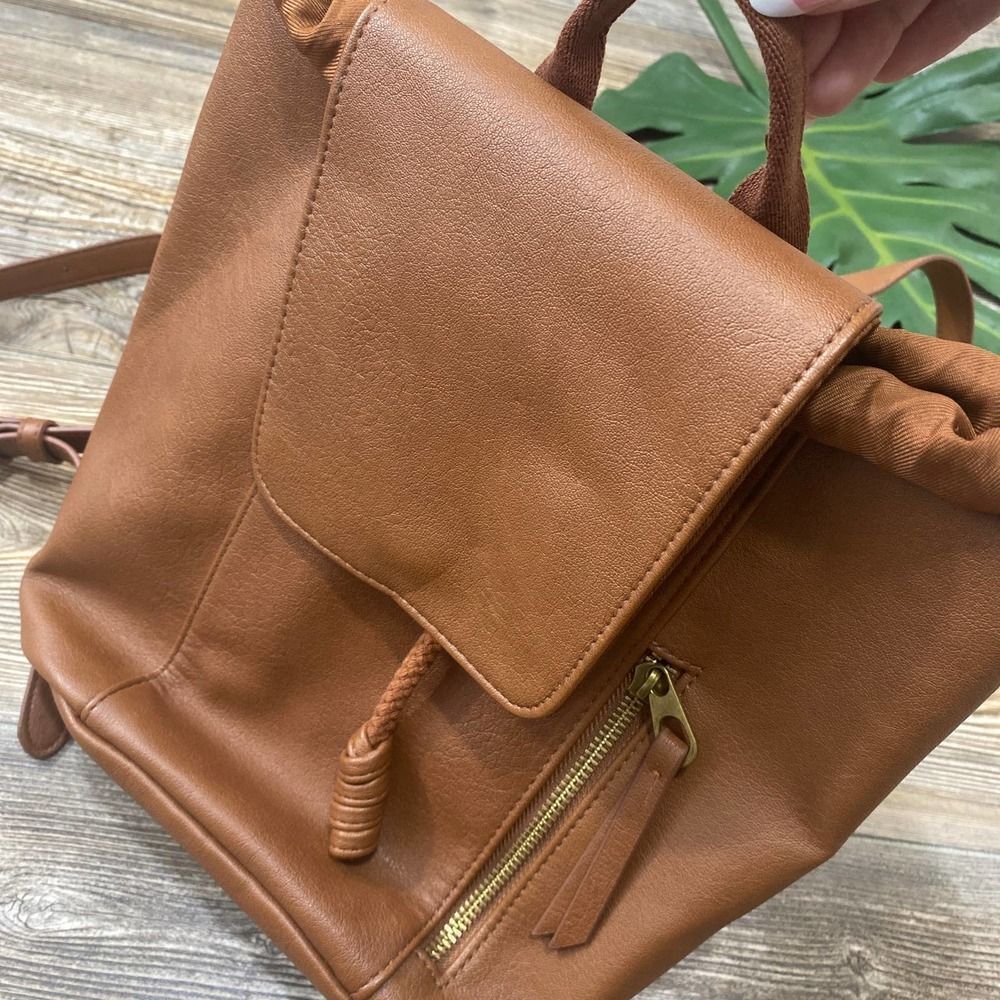 Target Universal Threads 10.5" Soft Flap Mini Bac… - image 5